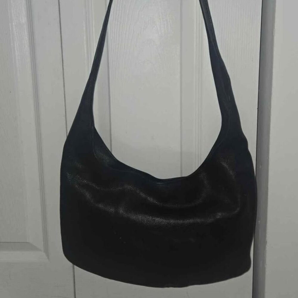 Preowned Veneta Solid Black Leather Shoulder Bag - image 8